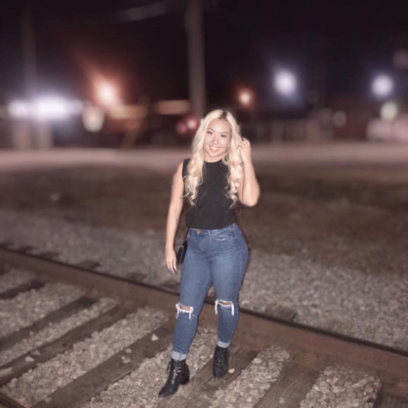 Meet your Posher, Choua - Picture 1 of 1